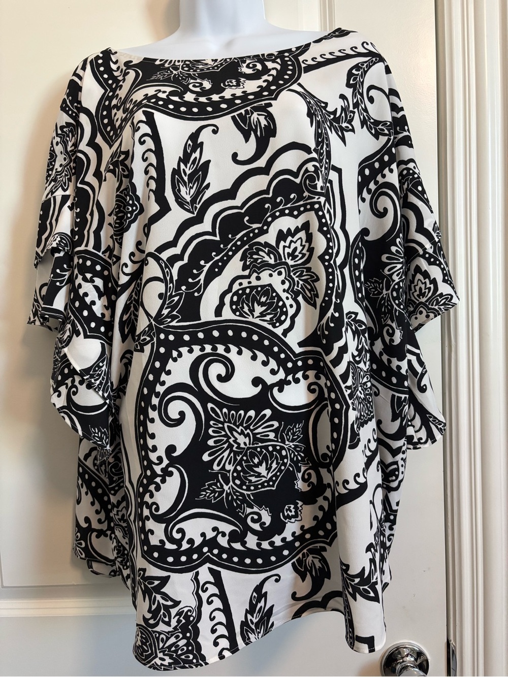 Chico's Black & White Paisley-Print Butterfly Sleeve Tunic size 20/22 XL